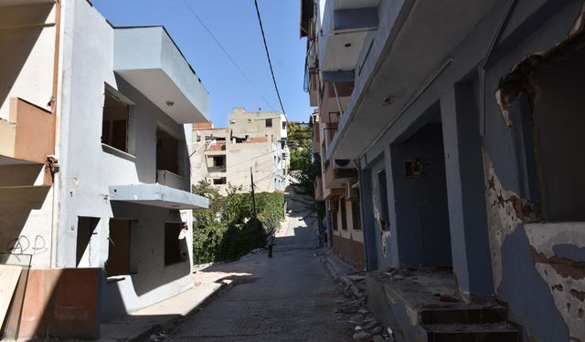 Onat Tüneli mahalleyi değiştirdi: Evler viran, esnaf perişan!
