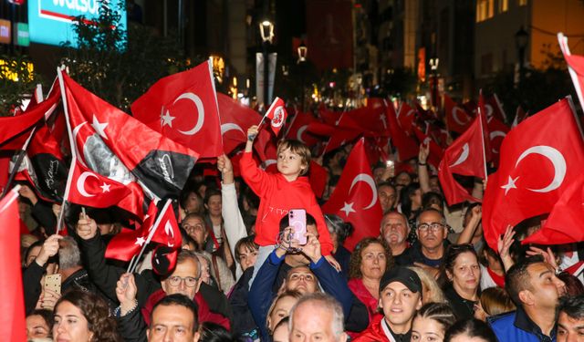 Karşıyaka Cumhuriyet aşkıyla tek yürek!