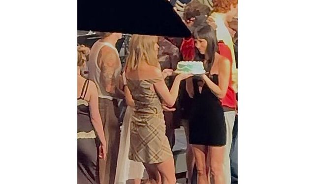 Taylor Swift yakın arkadaşı Dakota Johnson'ın doğum gününü kutladı