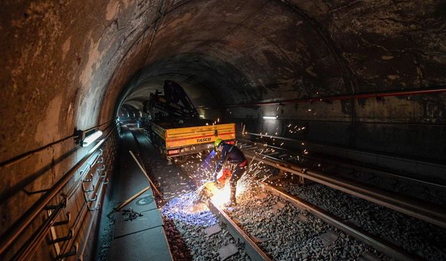 844 metre ray yenilendi... Metroda bakım zamanı!