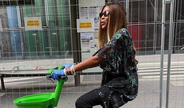 Naomi Campbell lateks eldivenle bisiklet sürdü