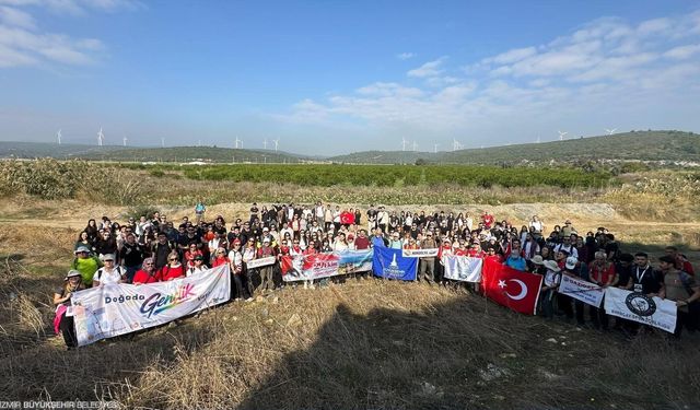 Gençler Cumhuriyet’in izinde yürüdü, kadınlar Çanakkale’yi keşfetti