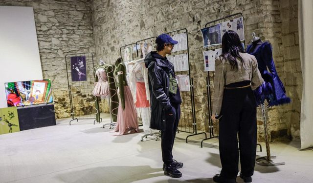 Genç tasarımcılar sektör temsilcileriyle Tarihi Bıçakçı Han’da buluştu