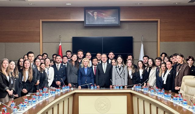 Gençler Bursalı Aksoy ve Kasapoğlu ile bir araya geldi