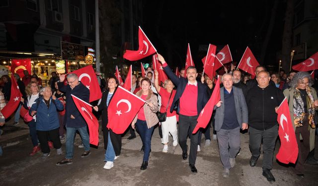 Cumhuriyet coşkusu Dikili ve Çandarlı’da meydanlara taştı