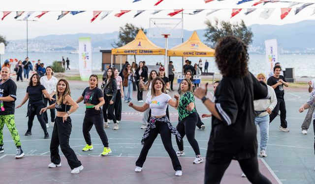Gençlik Şenliği, gençlerin enerjisini İzmir’e yayıyor