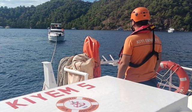 Fethiye açıklarında sürüklenen teknedeki 4 kişi kurtarıldı