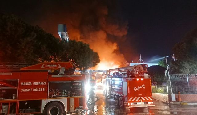 Ege'nin dev fabrikasındaki yangın kontrol altında