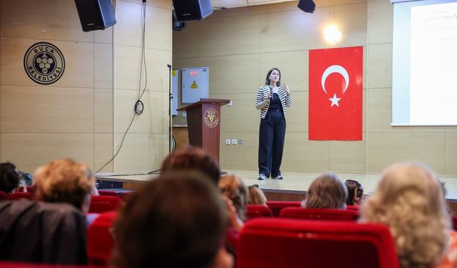 Buca’nın 3. Yaş Üniversitesi’nde ilk ders heyecanı