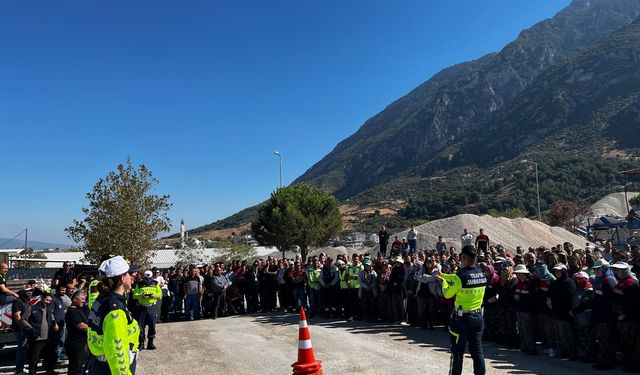 Büyükşehir personeline yol ve cadde çalışmalarında güvenlik eğitimi
