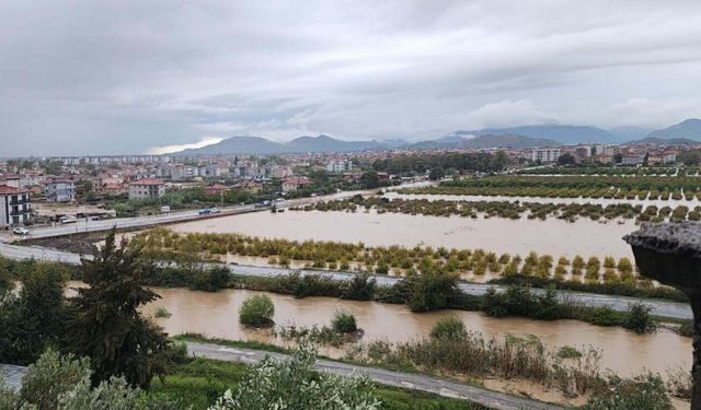 Dalaman'da çay taştı: Su baskınları yaşandı