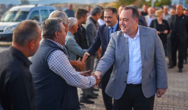 Demirci’de üreticiye tohum, yangınlara karşı tanker desteği