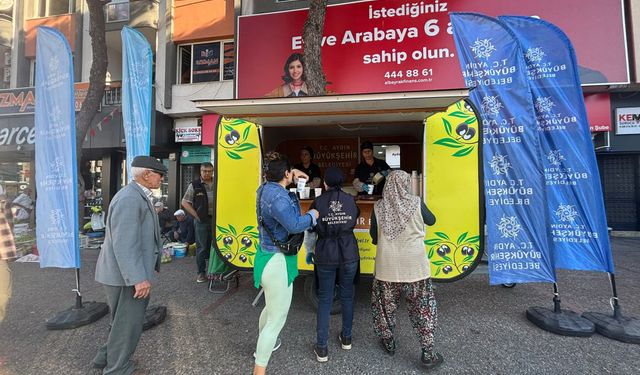 Çerçioğlu'ndan vatandaşlara ve esnafa çorba ikramı