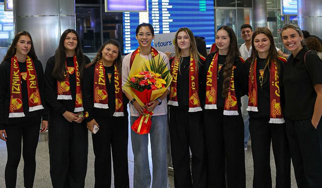 Göztepe'de Zhuang'a çiçekli karşılama