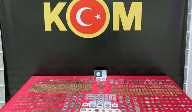 İzmir’de 672 sikke ele geçirildi