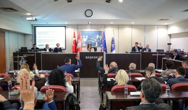 Karşıyaka’da 6 milyarlık bütçeye oy çokluğu… AK Parti ve YENİ Parti’den eleştiriler, Ünsal’dan yanıt!