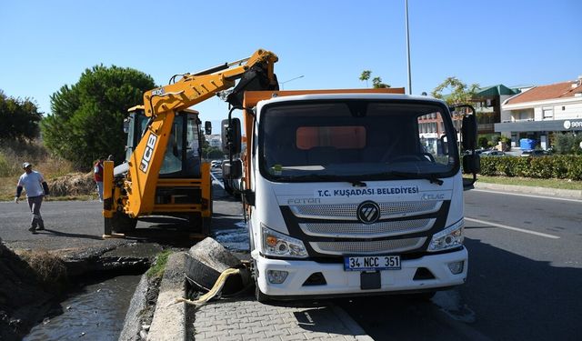 Kuşadası'nda yağış öncesi çalışmalar sürüyor