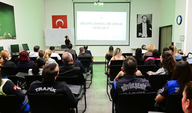 Manisa Büyükşehir Belediyesi personeline disleksi farkındalık eğitimi