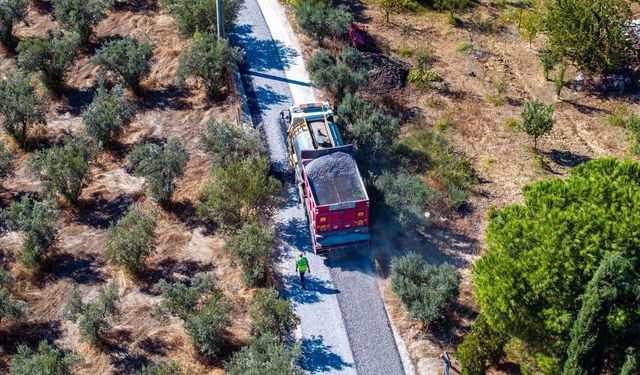 Manisa Büyükşehir iki mahallenin yollarını yeniledi