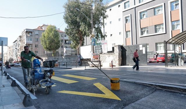 Beş okulun kullandığı sokağa Konak Belediyesi’nden güvenli dokunuş