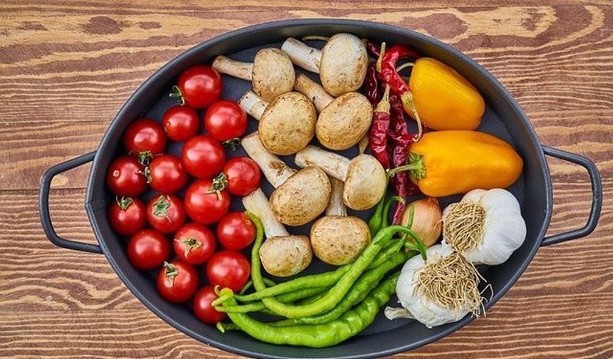 Sarımsağı çiğneyerek ya da havanda dövülmüş olarak tüketin.

Brokoliyi uzun süre pişirmeyin, 5 dakika pişirmek yeterli.

Demir emilimi için C vitamininden zengin besinler tüketilebilir. Örneğin etin yanında bol limonlu yeşil ve kırmızı biberden zengin bir salata yiyin.

Zerdeçalı karabiber ile sıcak yemeklerde kullanabilirsiniz.