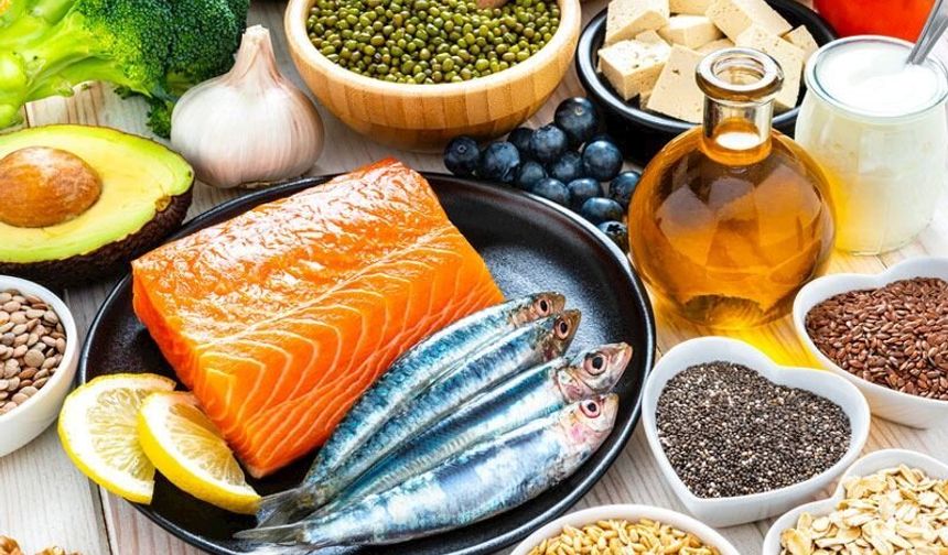 Demlediğiniz yeşil çaya 1 tatlı kaşığı doğal bal ekleyerek antioksidan değerini artırabilirsiniz.
D vitamini takviyelerinizin K2 destekli olmasına dikkat edin.
Karanfili havanda ezerek veya öğüterek çaylarınıza ekleyebilirsiniz.
Ceviz fındık badem gibi yağlı tohumları çiğ olarak tüketin.
Keten tohumunu öğütmeden saklayın. Tüketeceğiniz zaman 1-2 tatlı kaşığı öğütüp bekletmeden kullanın.