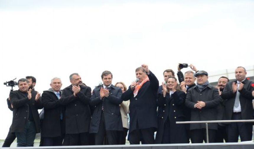 CHP adayı Tugay'dan havalimanında gövde gösterisi: Hedef 30 ilçe ve oy rekoru!