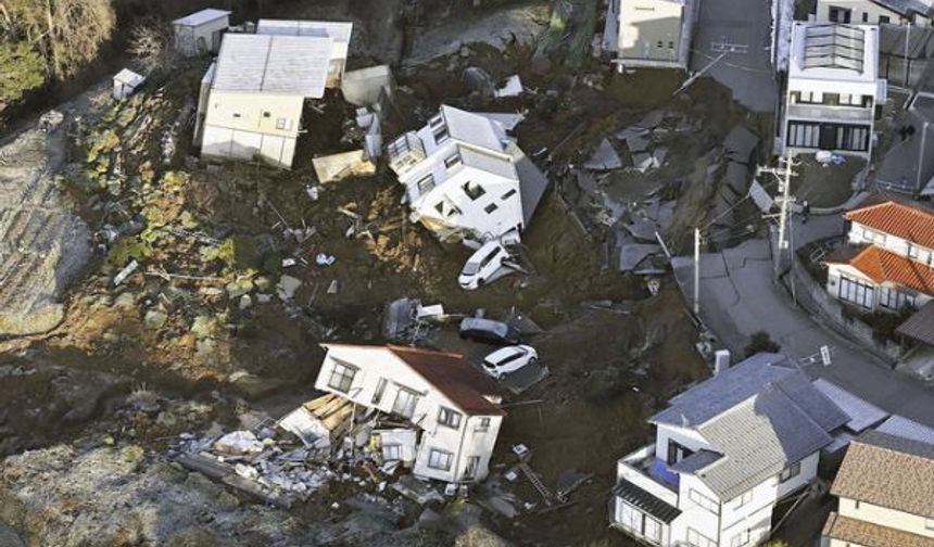 Japonya'daki deprem felaketinin görüntüleri 