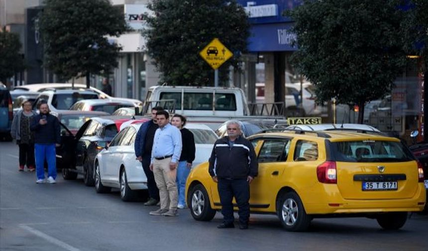 İzmir Ata'sını andı!