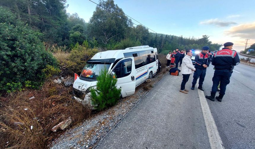 Yolcu minibüsü şarampole düştü... 8 yaralı