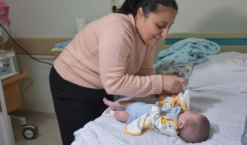 540 gram doğmuştu... Efe bebek hayata tutundu!