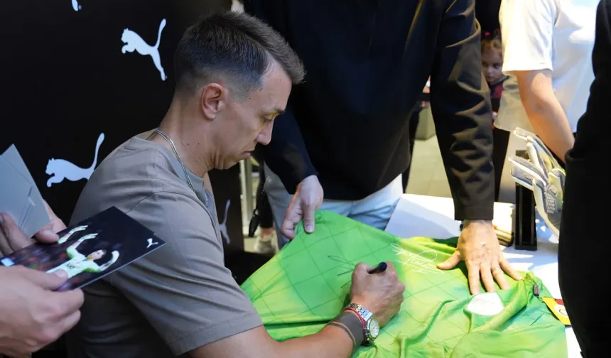 Muslera'nın imza gününde gerginlik!