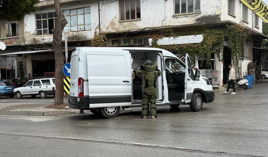 Tire'de el bombası paniği!