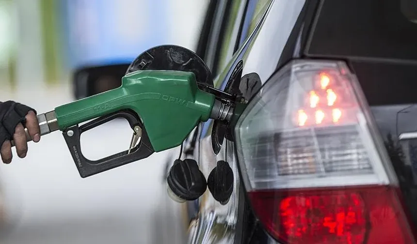 Akaryakıta yarın gece dev zam geliyor