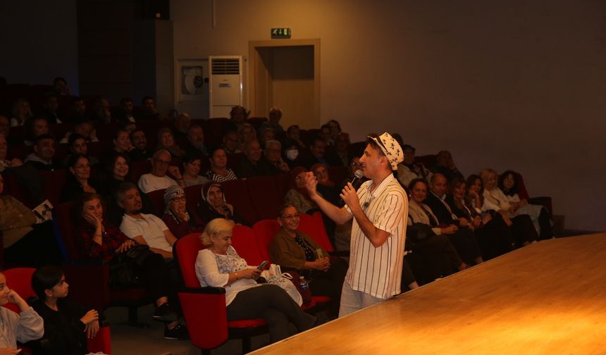 “Çiğli Komedi Akşamları” öğretmenlere neşeli bir gece yaşattı