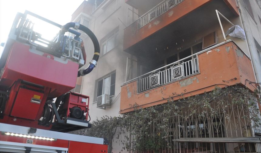 İzmir'de yangın paniği: Yavru kedi kurtarıldı!