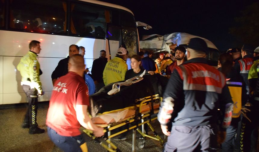 İşçi servisi kazasında can pazarı: 13 yaralı!