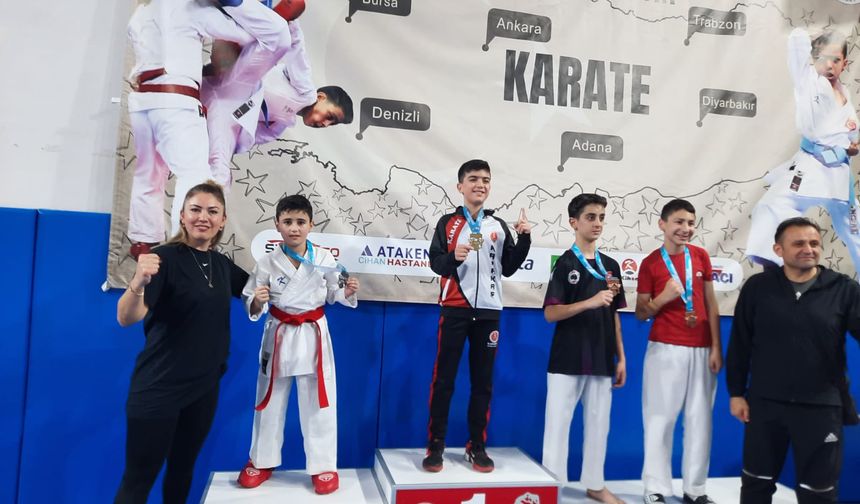 Aliağalı karatecilerden Denizli’de büyük başarı