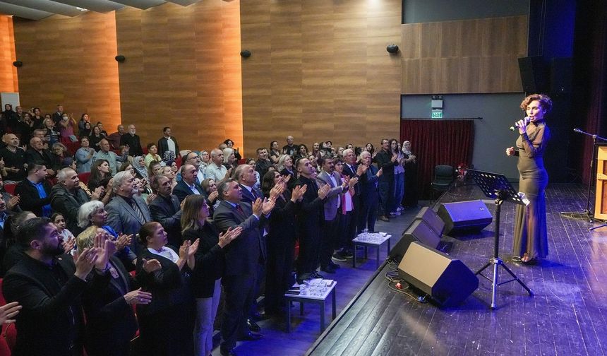 Gaziemir, Atatürk’ü sevdiği şarkılarla andı