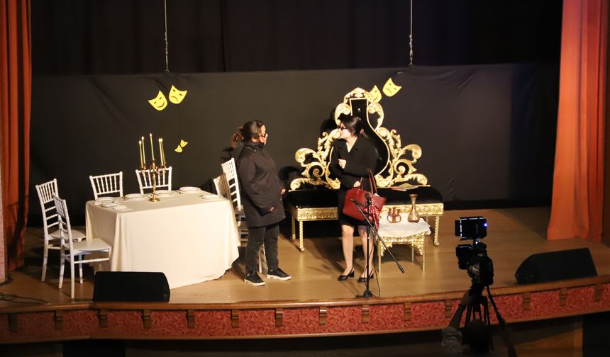 Alayına Makara Tiyatrosu Bayındır’da sahnelendi