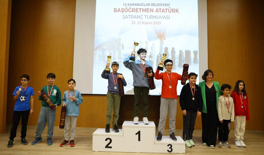 Başkan Kınay satranç turnuvasında konuştu: Yobazlıkları 'şah mat' edeceğiz!