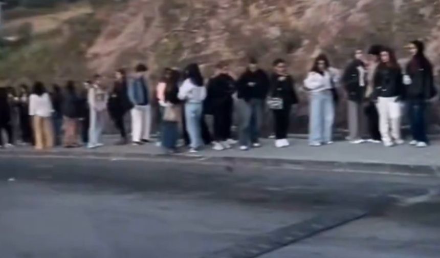 Bayraklı'da öğrencilerin ulaşım çilesi!