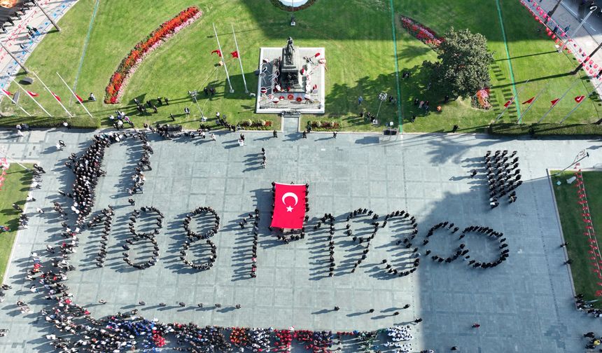 İzmir Ata'sını unutmadı!