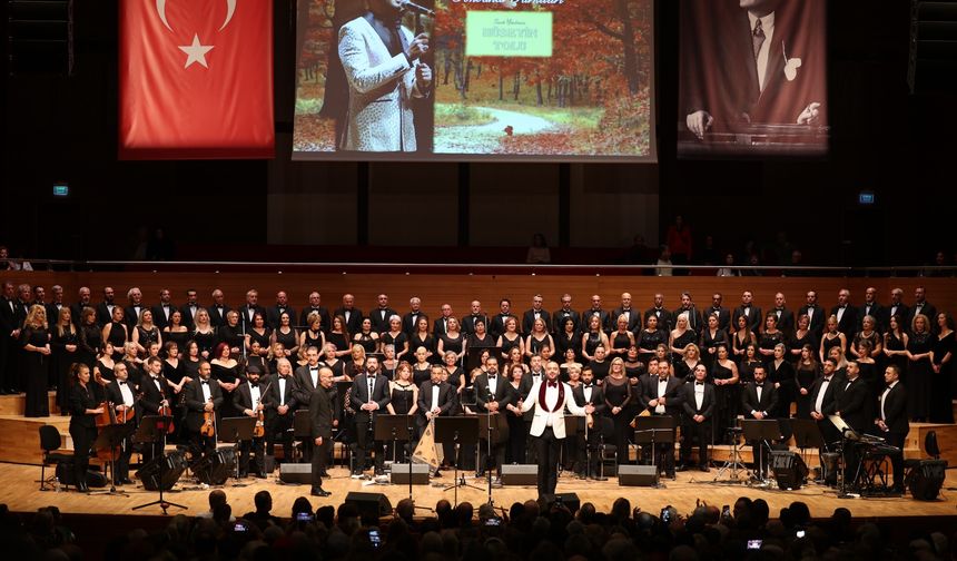 Büyükşehir Belediyesi Korosu "Sonbahar Şarkıları"yla unutulmaz bir geceye imza attı