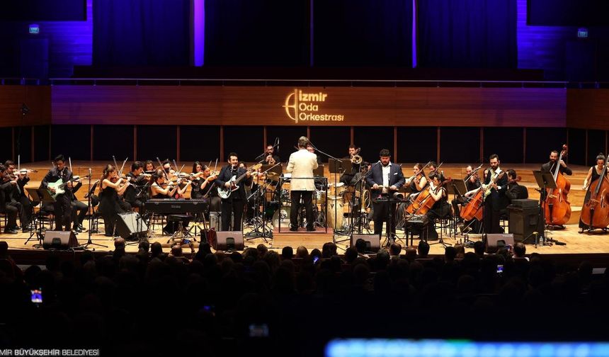 İzmir Oda Orkestrası Latin müzikleriyle dans ettirdi