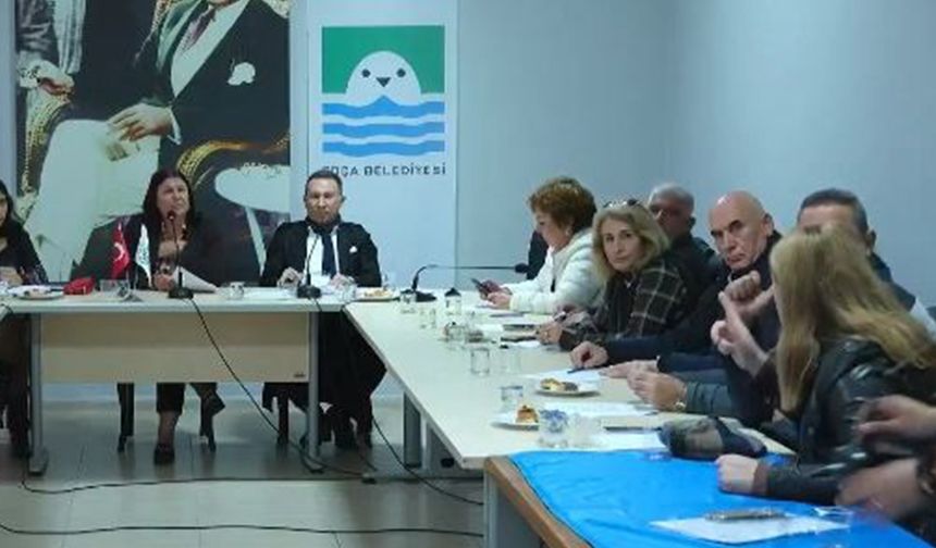 Başkan Fıçı ile CHP’li üye kapıştı: Foça meclisinde masalar yumruklandı!