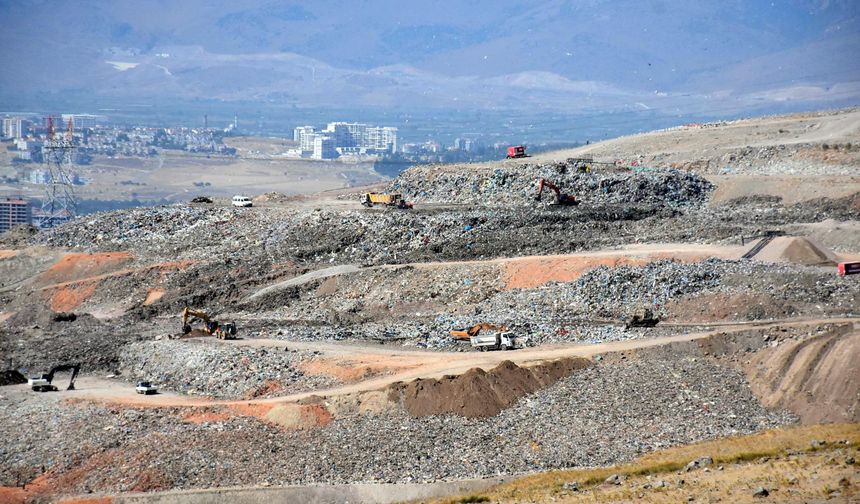 "Yamanlar ve Naldöken" çöp tesisi için itirazlara Tugay'dan yanıt: 'Başkanların görüşü mutlaka alınacak!'