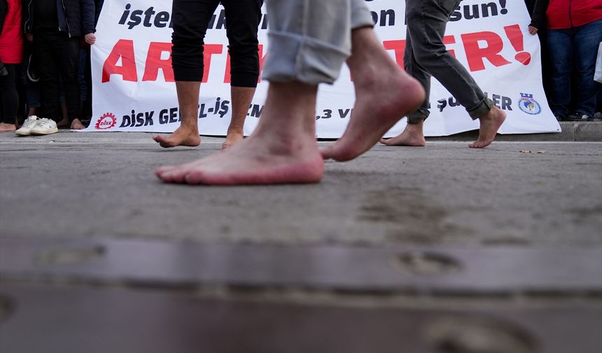 İzmir sokaklarında yalınayak isyan!