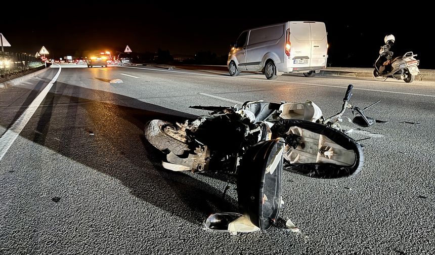 Yaya geçidindeki motora çarptı... Sürücü hayatını kaybetti