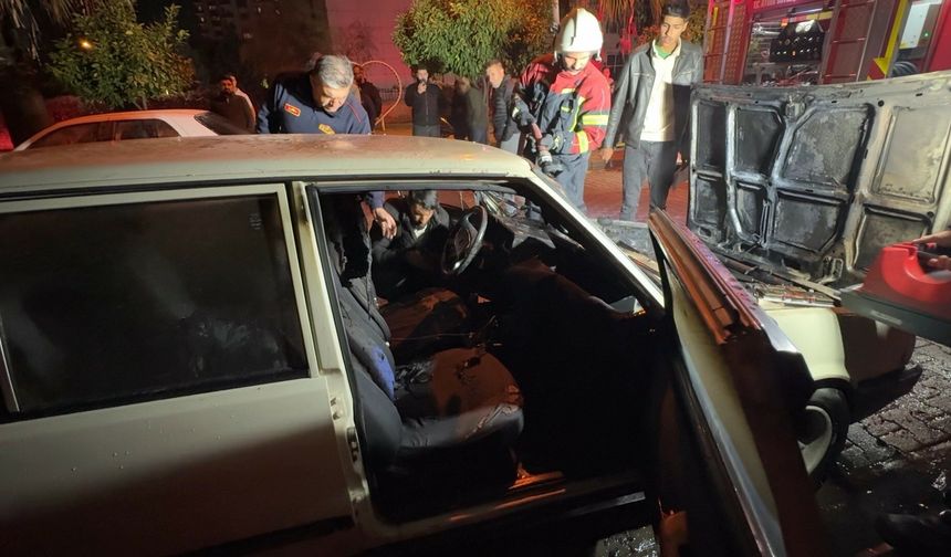 Park halindeki otomobil alev topuna döndü!